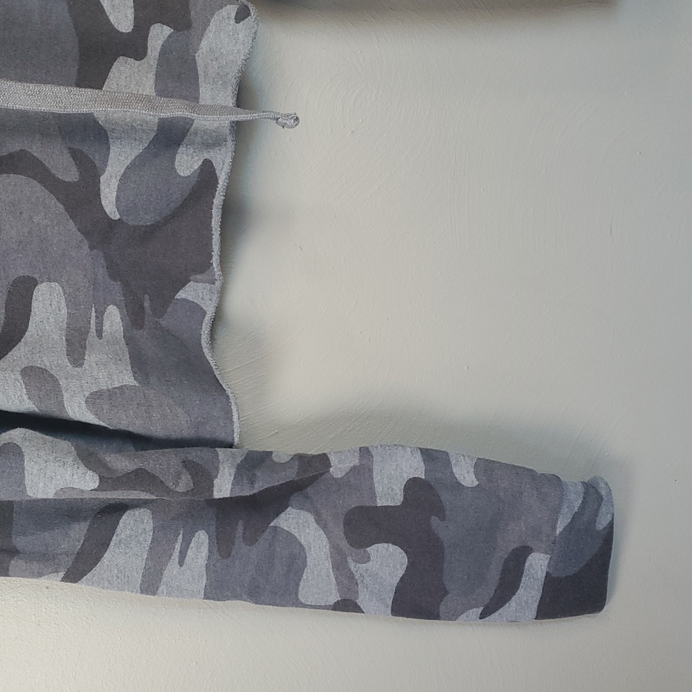 Hollister Womens Cropped Gray Camo Hoodie. Size Small - Picture 3 of 7